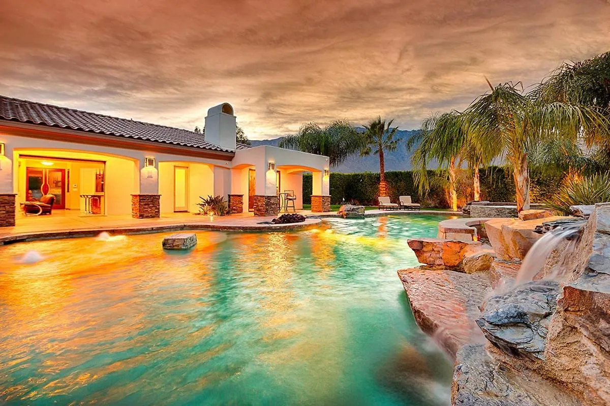Exclusive, Upscale Palm Springs Estate With 5-Star Amenities Villa