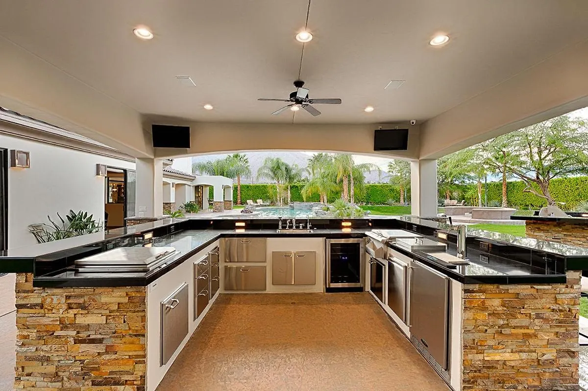 Exclusive, Upscale Palm Springs Estate With 5-Star Amenities Villa