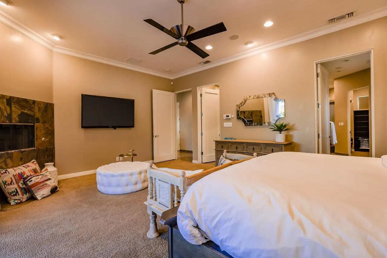 Exclusive, Upscale Palm Springs Estate With 5-Star Amenities Villa