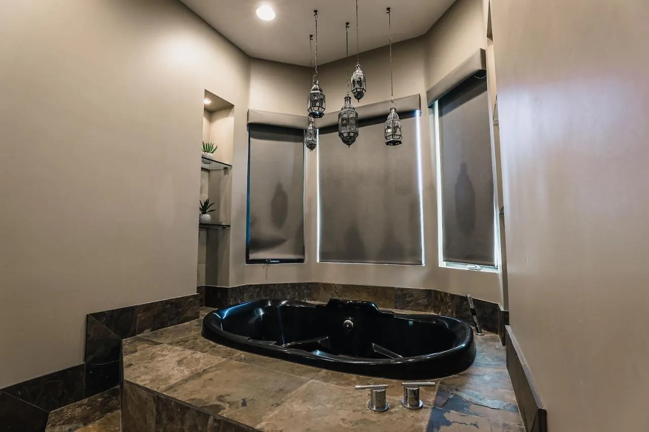 Exclusive, Upscale Palm Springs Estate With 5-Star Amenities Villa
