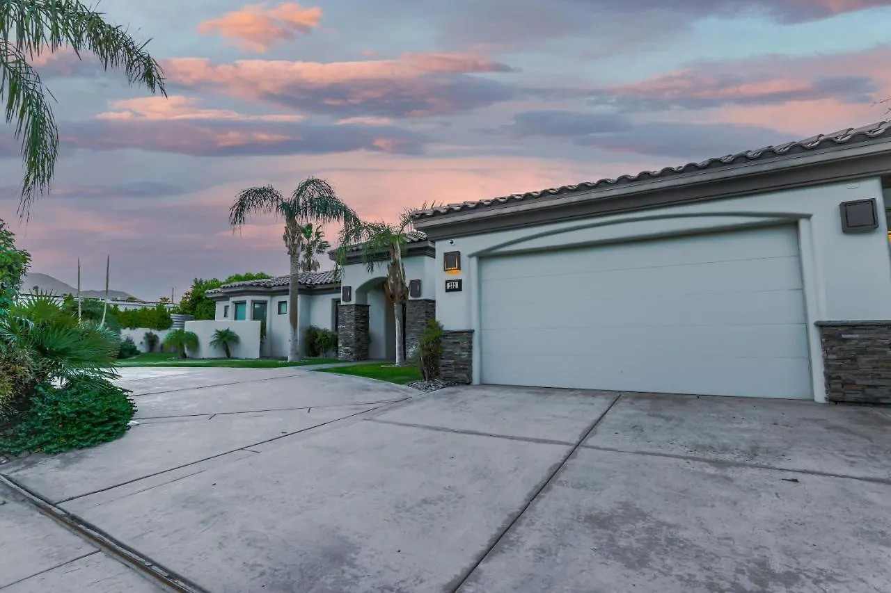 Exclusive, Upscale Palm Springs Estate With 5-Star Amenities Villa