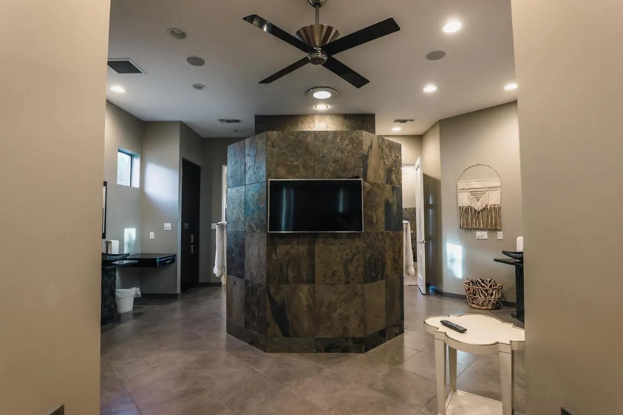 Exclusive, Upscale Palm Springs Estate With 5-Star Amenities Villa