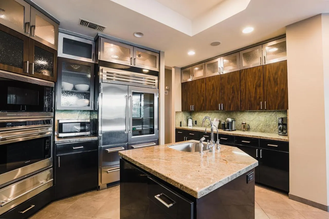 Exclusive, Upscale Palm Springs Estate With 5-Star Amenities Villa