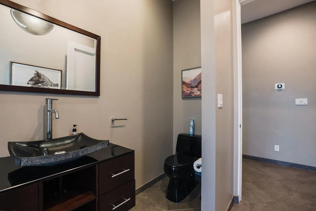 Exclusive, Upscale Palm Springs Estate With 5-Star Amenities Villa