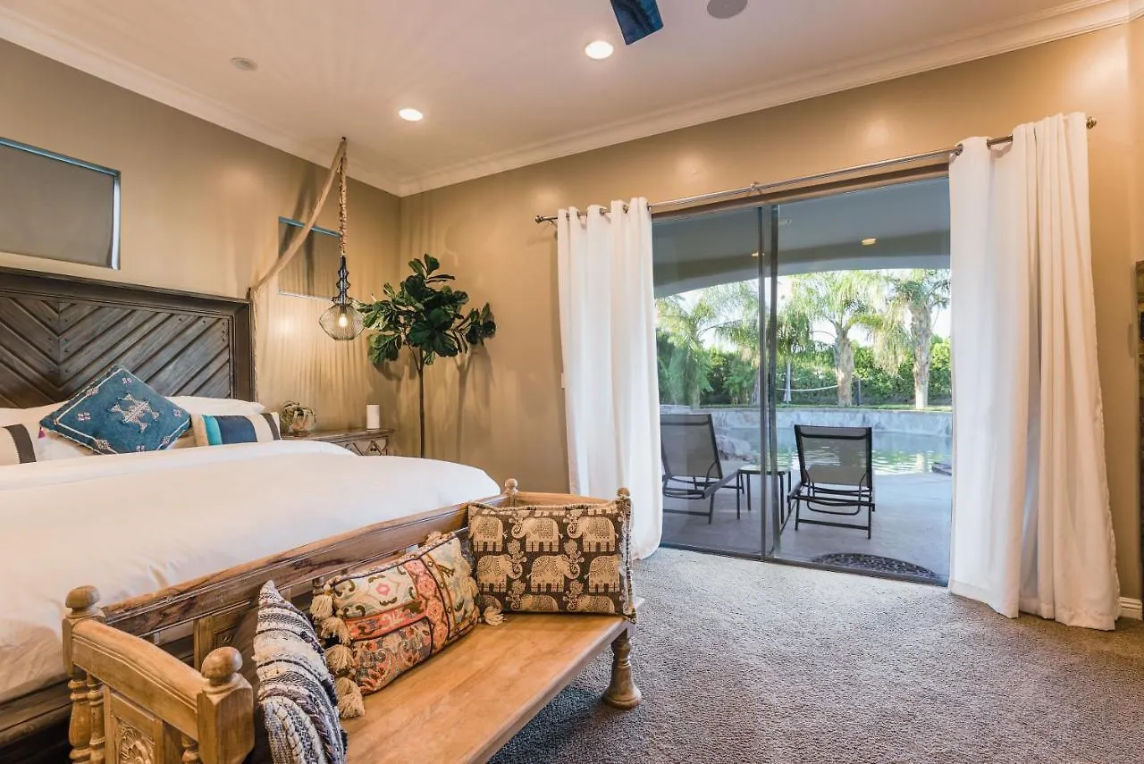 Exclusive, Upscale Palm Springs Estate With 5-Star Amenities Villa